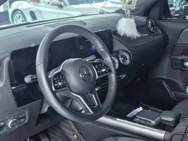Mercedes-Benz Mercedes-Benz GLA GLA 220