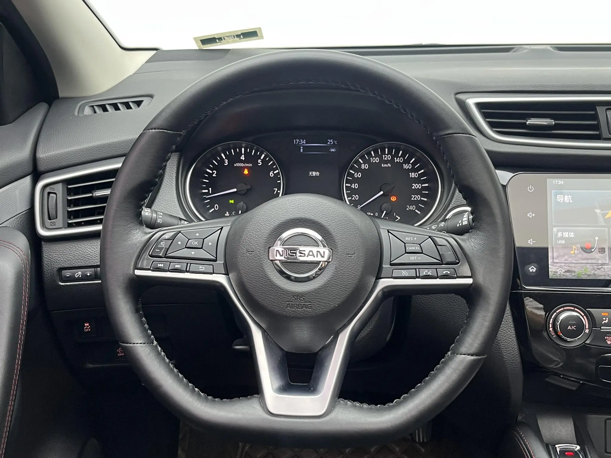 Nissan Qashqai 2.0L CVT Deluxe Edition