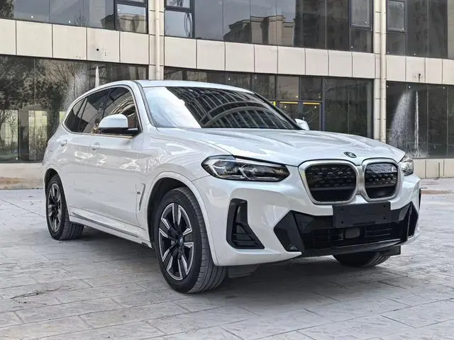 BMW BMW iX3 Leading type
