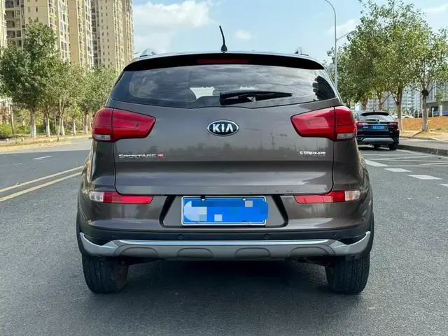 Kia Smart running 2.0L automatic two-wheel drive version GL