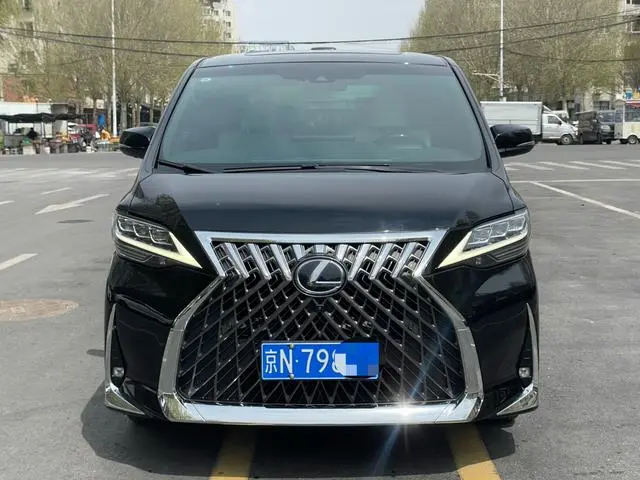Lexus Lexus LM 300h E-Four seven-seater Junya Edition