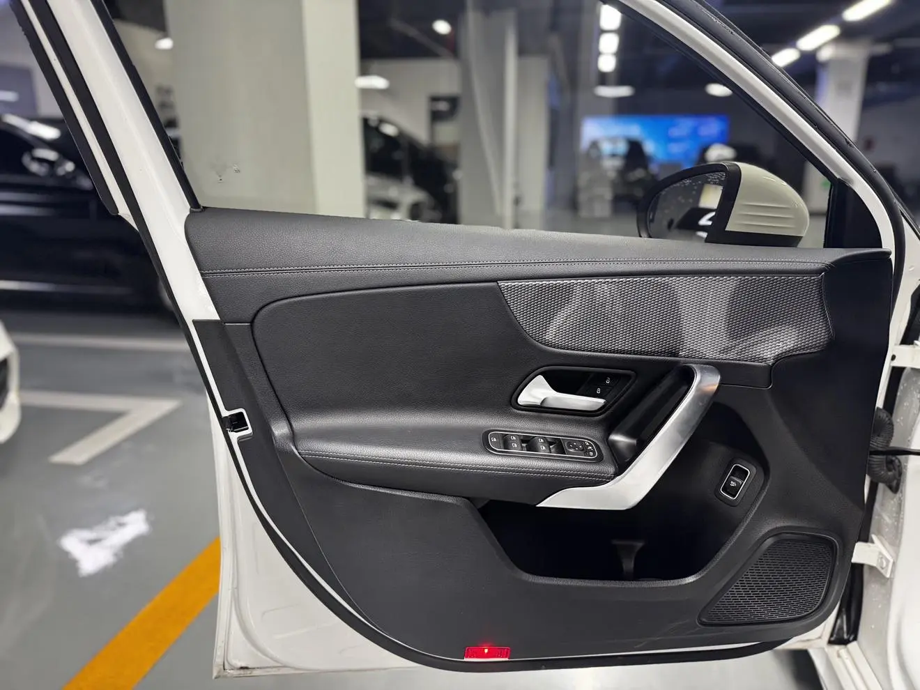 Mercedes-Benz Mercedes-Benz A-class Second facelift A 200 L sports sedan fashion version