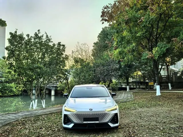 Changan Changan UNI-V 1.5T premium type