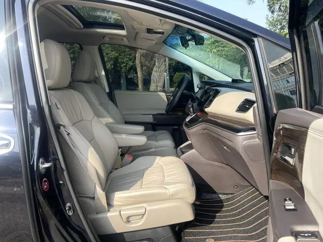 Honda Odyssey 2.4L Deluxe Edition