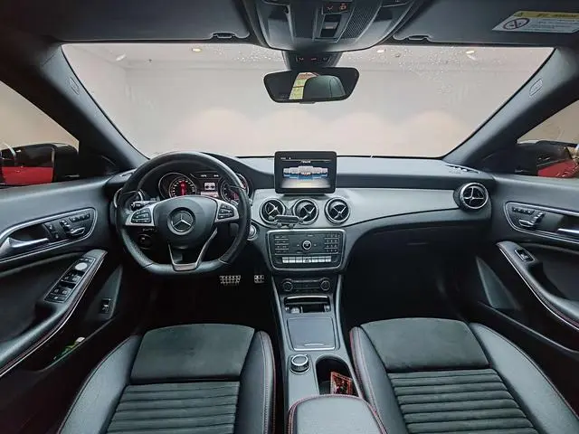 Mercedes-Benz Mercedes-Benz CLA CLA 220 4MATIC