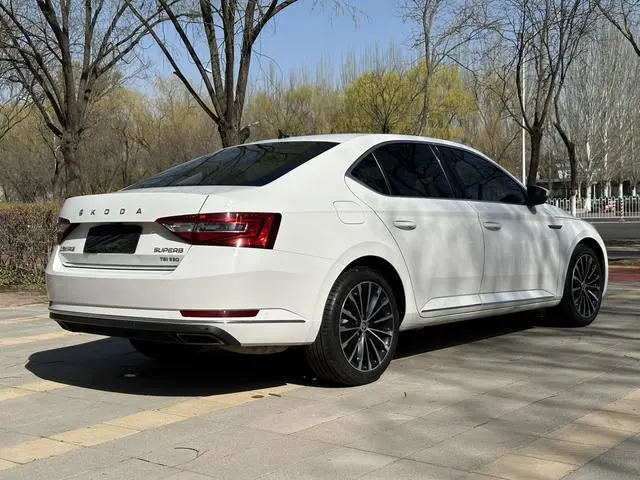 Skoda Speed pie ZI330 DSG Deluxe Edition Country VI