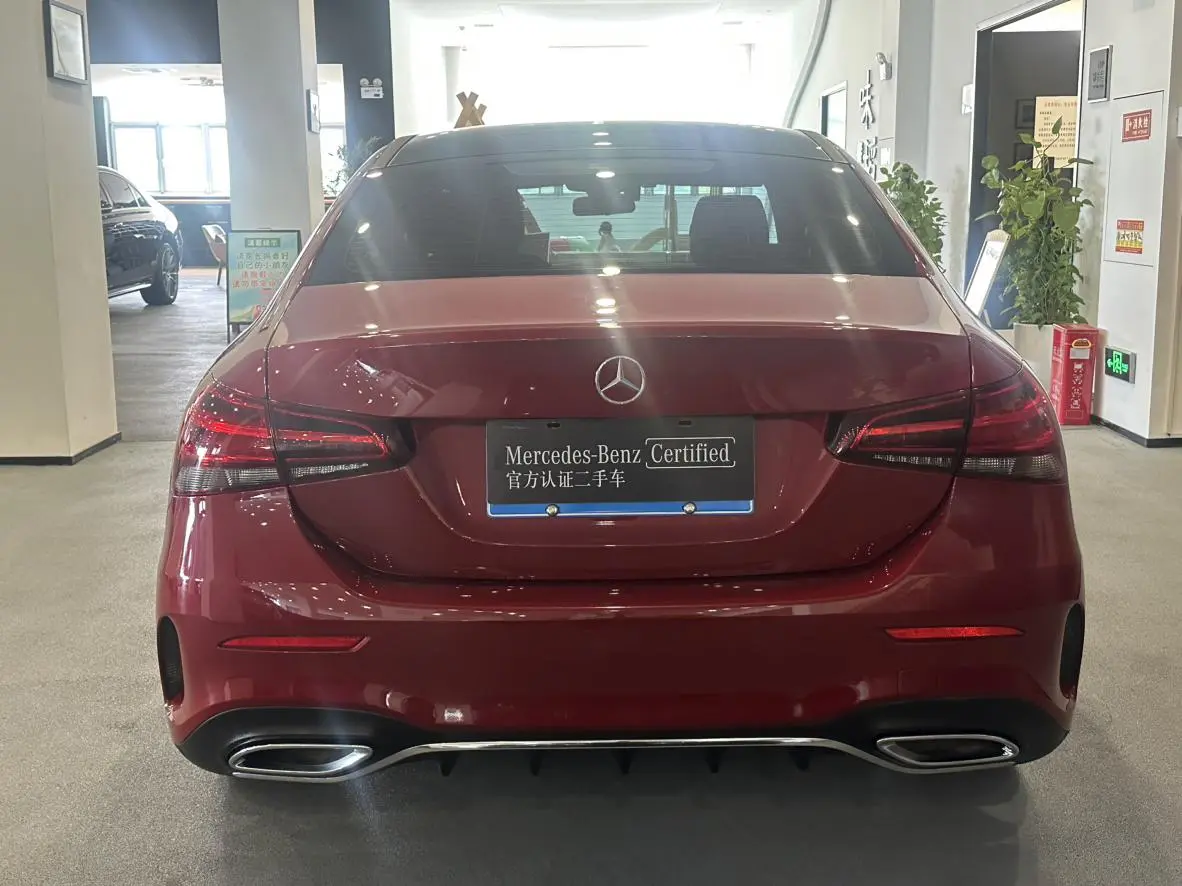 Mercedes-Benz Mercedes-Benz A-class Facelift A 180 L sports sedan