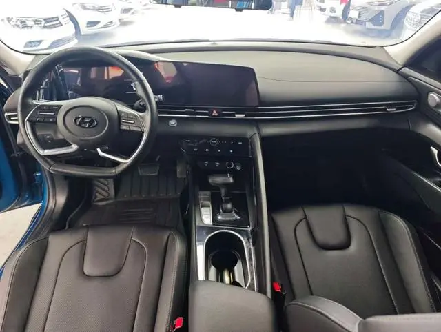 Hyundai Elantra 1.5L CVT LUX Premium Edition