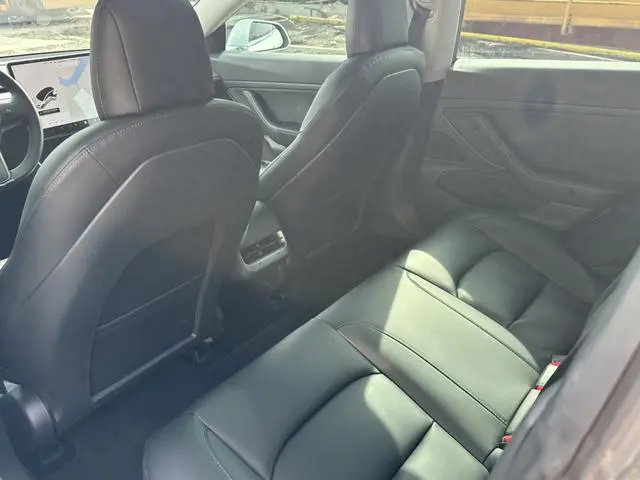 Tesla Model 3 Long battery life, rear-wheel drive version