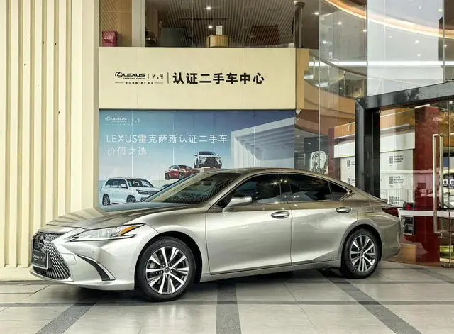 Lexus Lexus ES 300h Excellent Edition Country VI