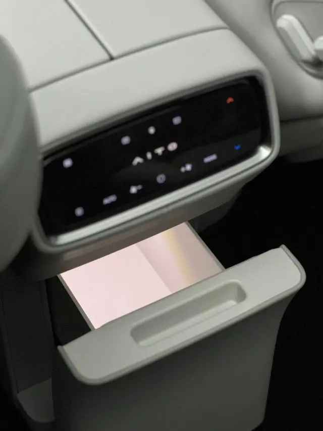 AITO Ask the world M9 Extended range Ultra six-seater version