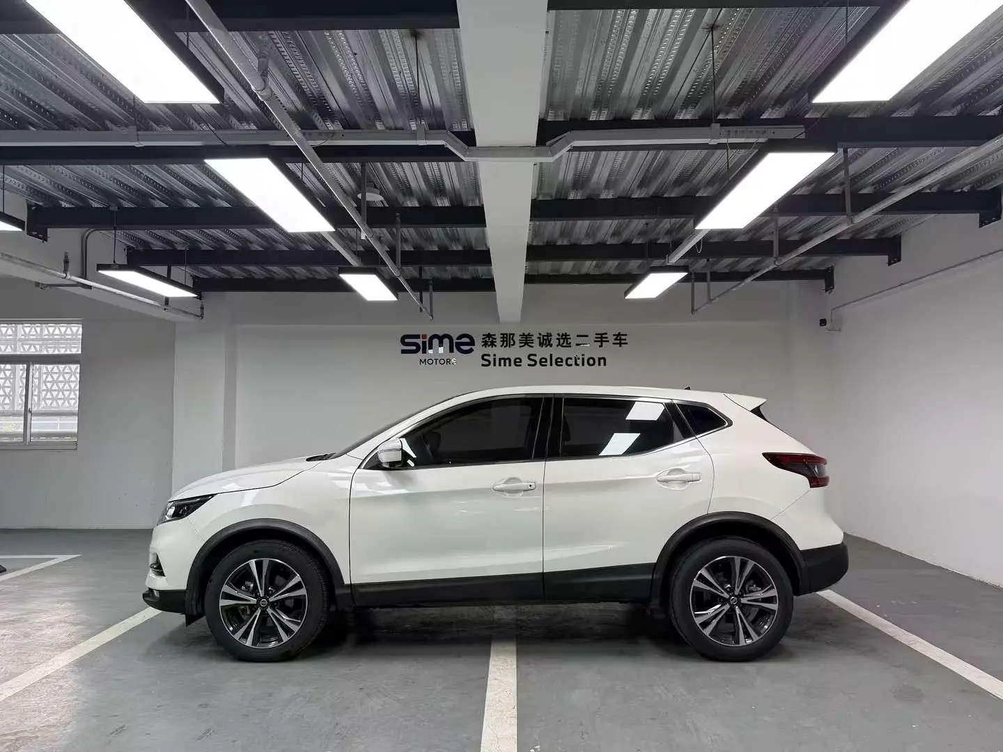 Nissan Qashqai 2.0L CVT Deluxe Edition