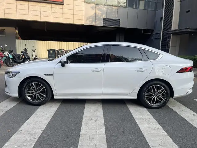 BYD Qin PLUS DM DM-i Champion Edition 55KM Transcendent Type