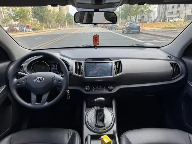 Kia Smart running 2.0L automatic two-wheel drive version GL