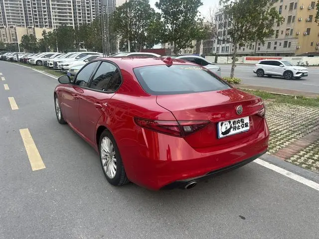 Alfa Romeo Giulia 2.0T 200HP Elite Edition