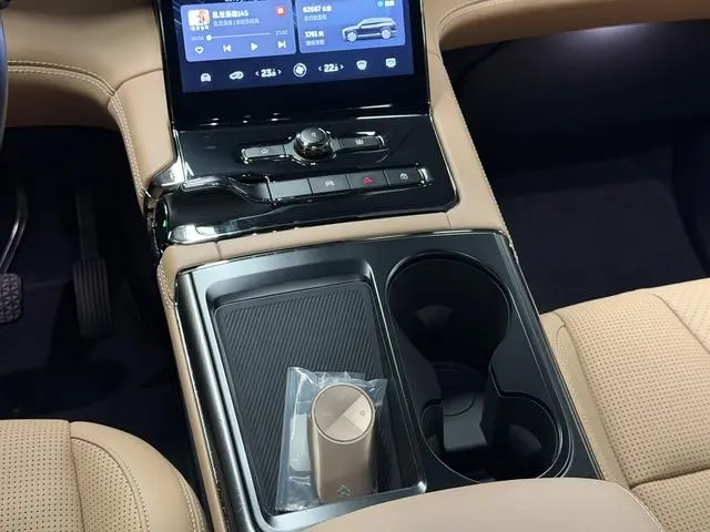 NIO NIO ES8 580KM signature version six seats