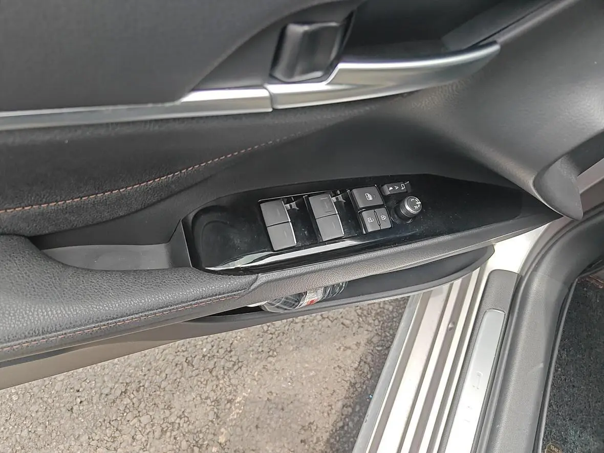 TOYOTA Camry 2.0G Deluxe Edition