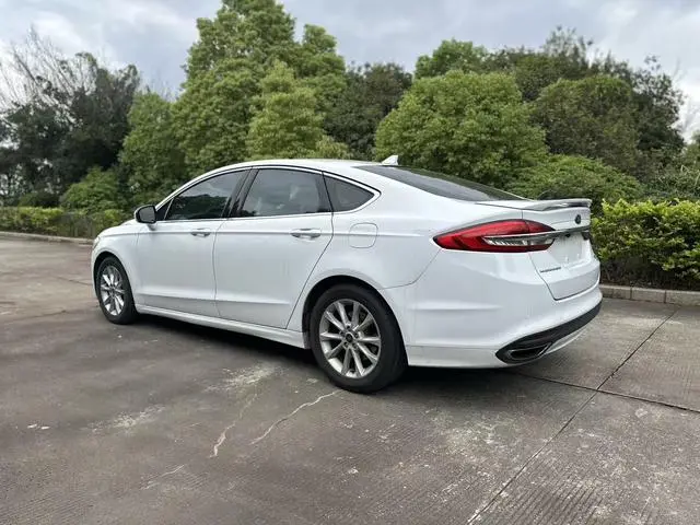 Ford Mondeo EcoBoost 200 fashion type