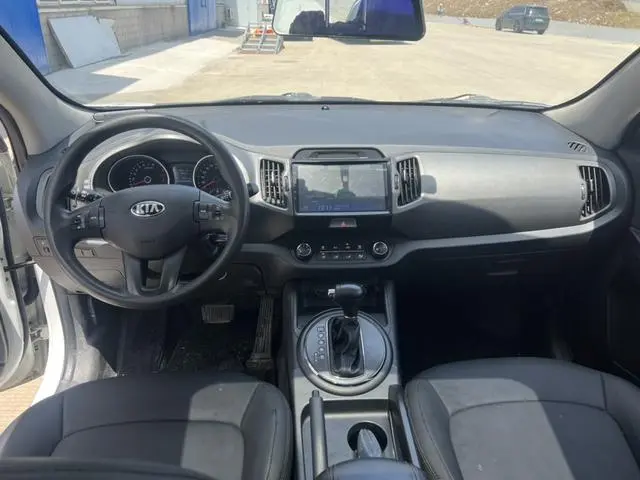 Kia Smart running 2.0L automatic two-wheel drive version GL