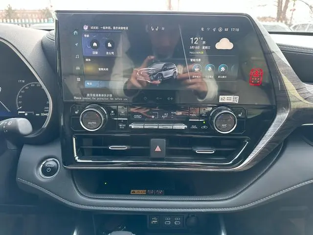 TOYOTA Crown Lufang Smart electric hybrid dual engine 2.5L E-CVT four-wheel drive Premium Edition