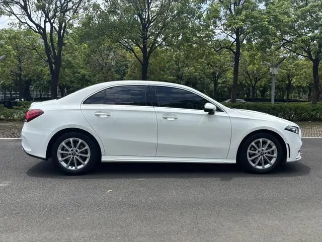 Mercedes-Benz Mercedes-Benz A-class A 200 L sports sedan