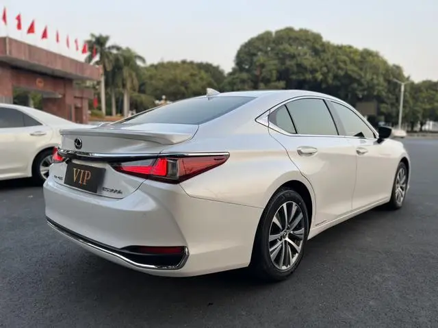 Lexus Lexus ES 300h Excellent Edition