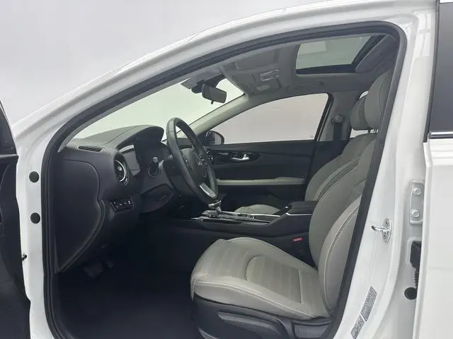 Kia Kia K3 1.5L IVT Premium Edition