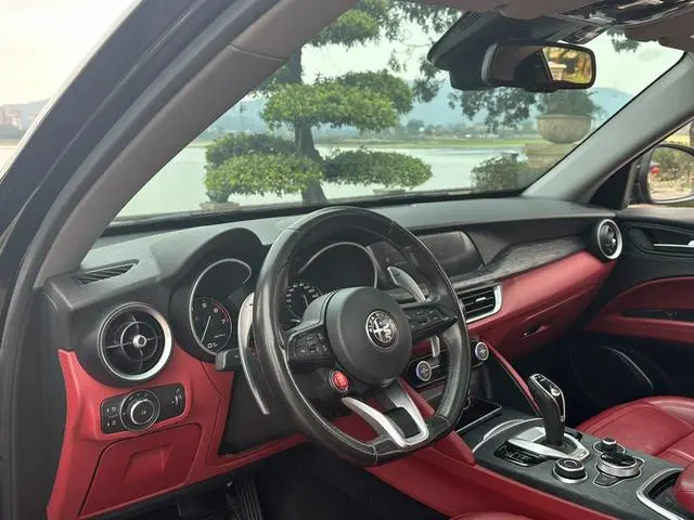 Alfa Romeo Stelvio 2.0T 280HP Luxury Sports Edition