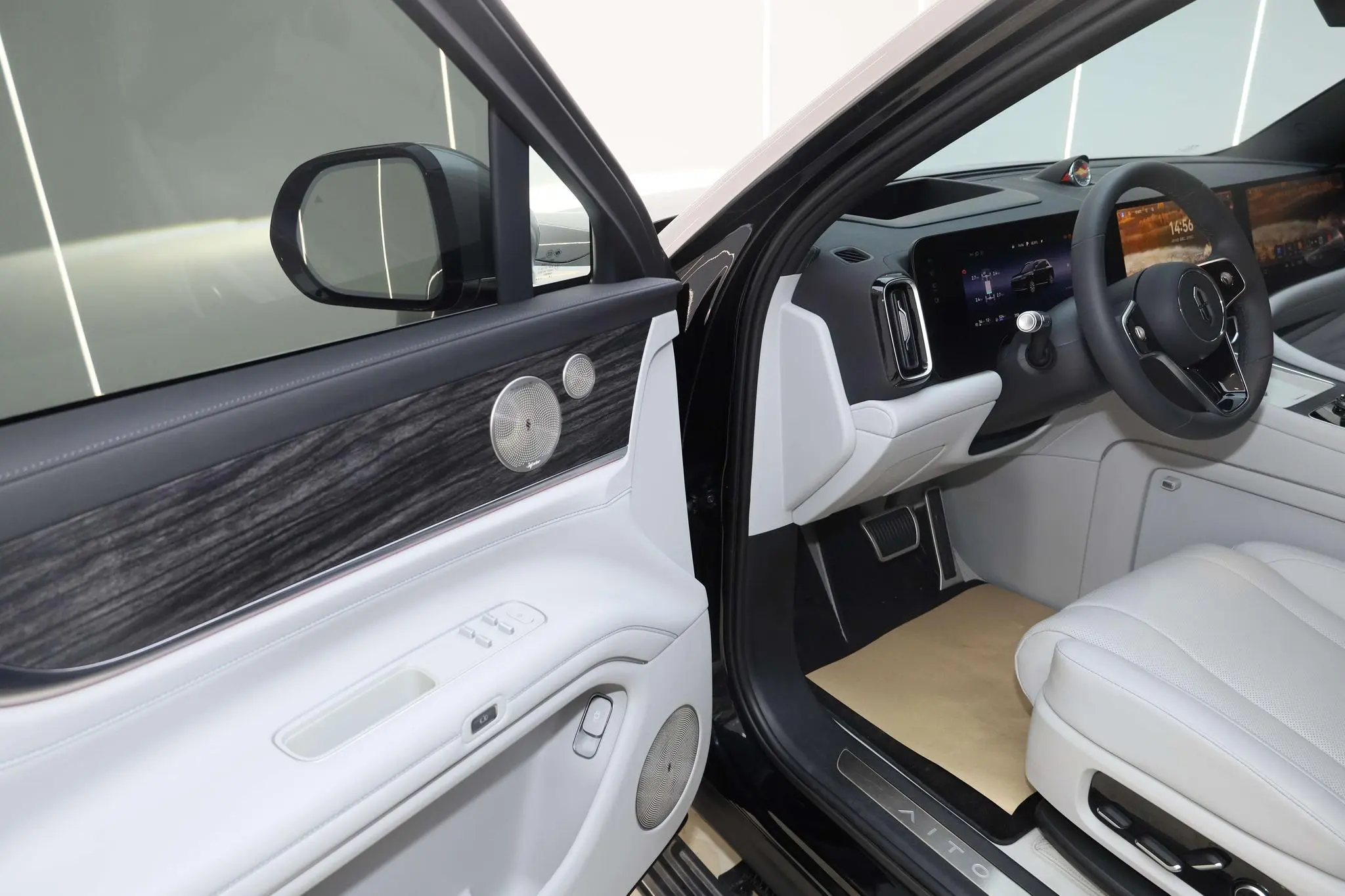 AITO Ask the world M9 Extended range Ultra six-seater version