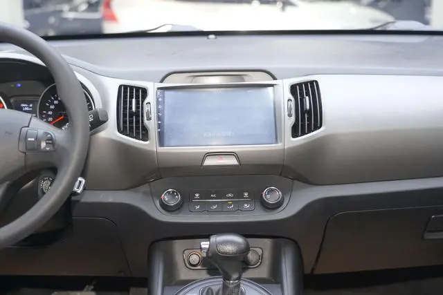 Kia Smart running 2.0L automatic two-wheel drive version GL