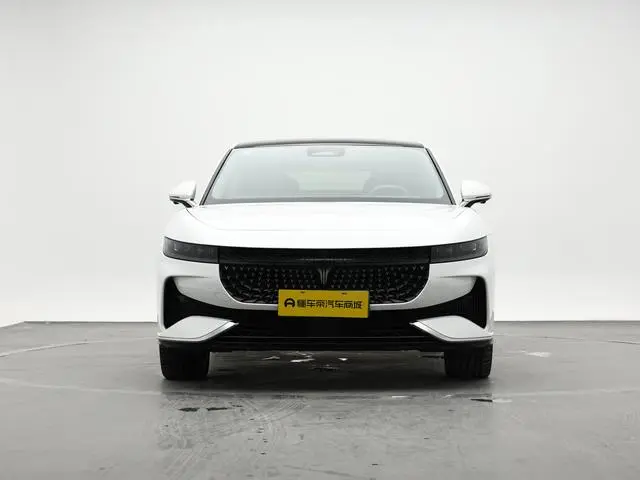 VOYAH Lantu chasing light PHEV Ultra-long battery life, four-wheel drive ultimate edition