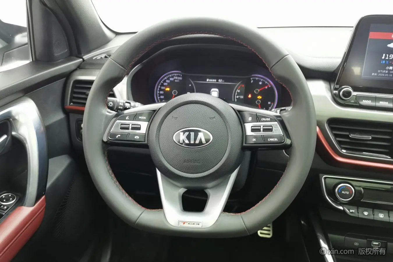 Kia Smart running 1.4T DCT Smart Enjoy Deluxe Edition GLS