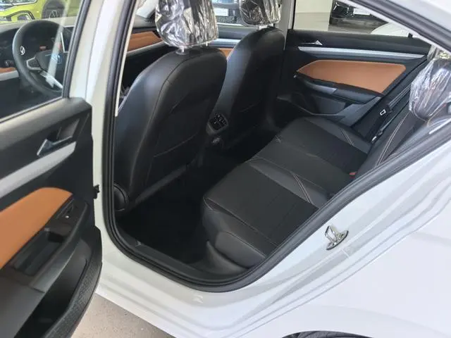 Volkswagen Bora 200TSI DSG Yuexing Navigation Edition