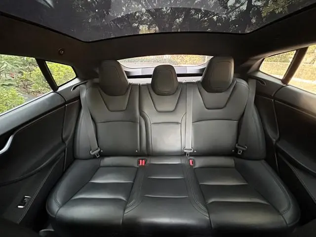 Tesla Model S 75D Standard battery life version