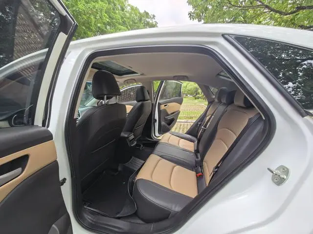 Chevrolet Cruze 320 automatic Enjoy Skylight version