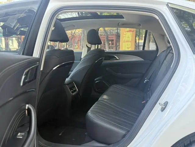 Hongqi Hongqi H5 1.5T DCT Zhilian Flag Rhyme Version