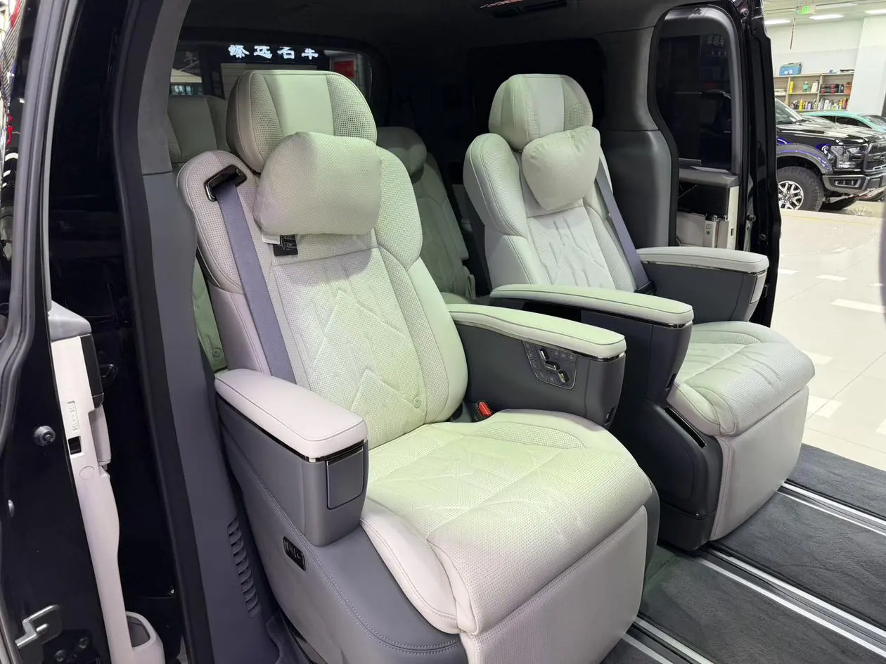 ZEEKR ZEEKR 009 Seven-seater aisle version two-wheel drive 108kWh