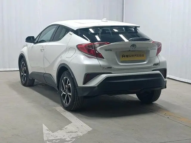 TOYOTA Toyota C-HR 2.0L leading version Country VI