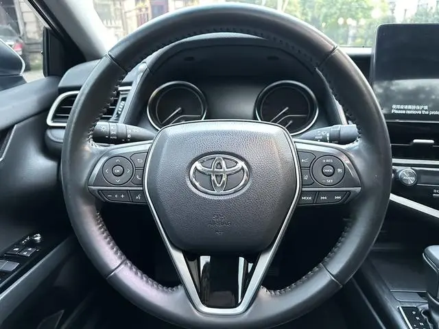 TOYOTA Camry 2.0G Deluxe Edition