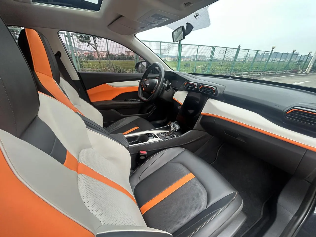 Dongfeng Fengshen Yi Hyun Mach Version 1.5L Automatic Glory Version