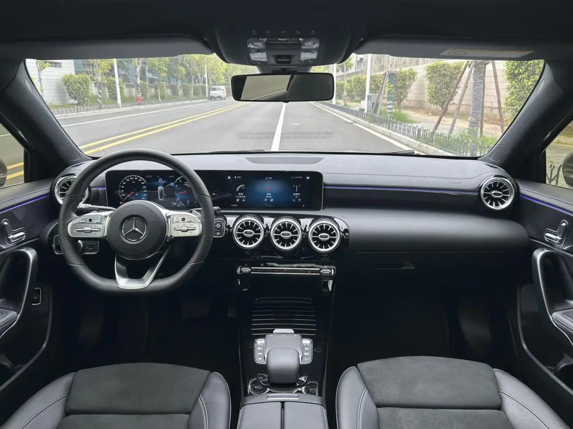 Mercedes-Benz Mercedes-Benz A-class Facelift A 200 L sports sedan fashion type