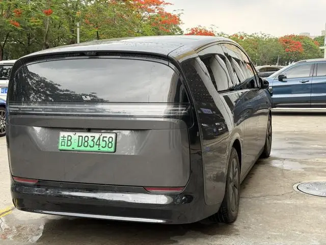 Li Auto Ideal MEGA Ultra version