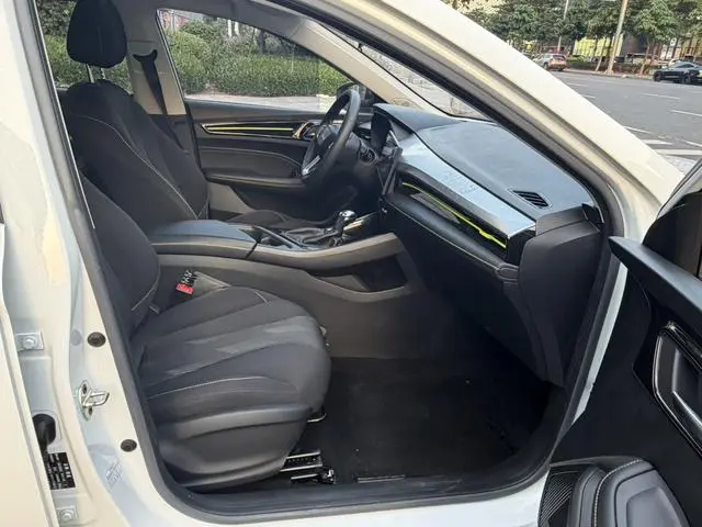 Roewe Roewe i5 1.5L CVT Platinum edition