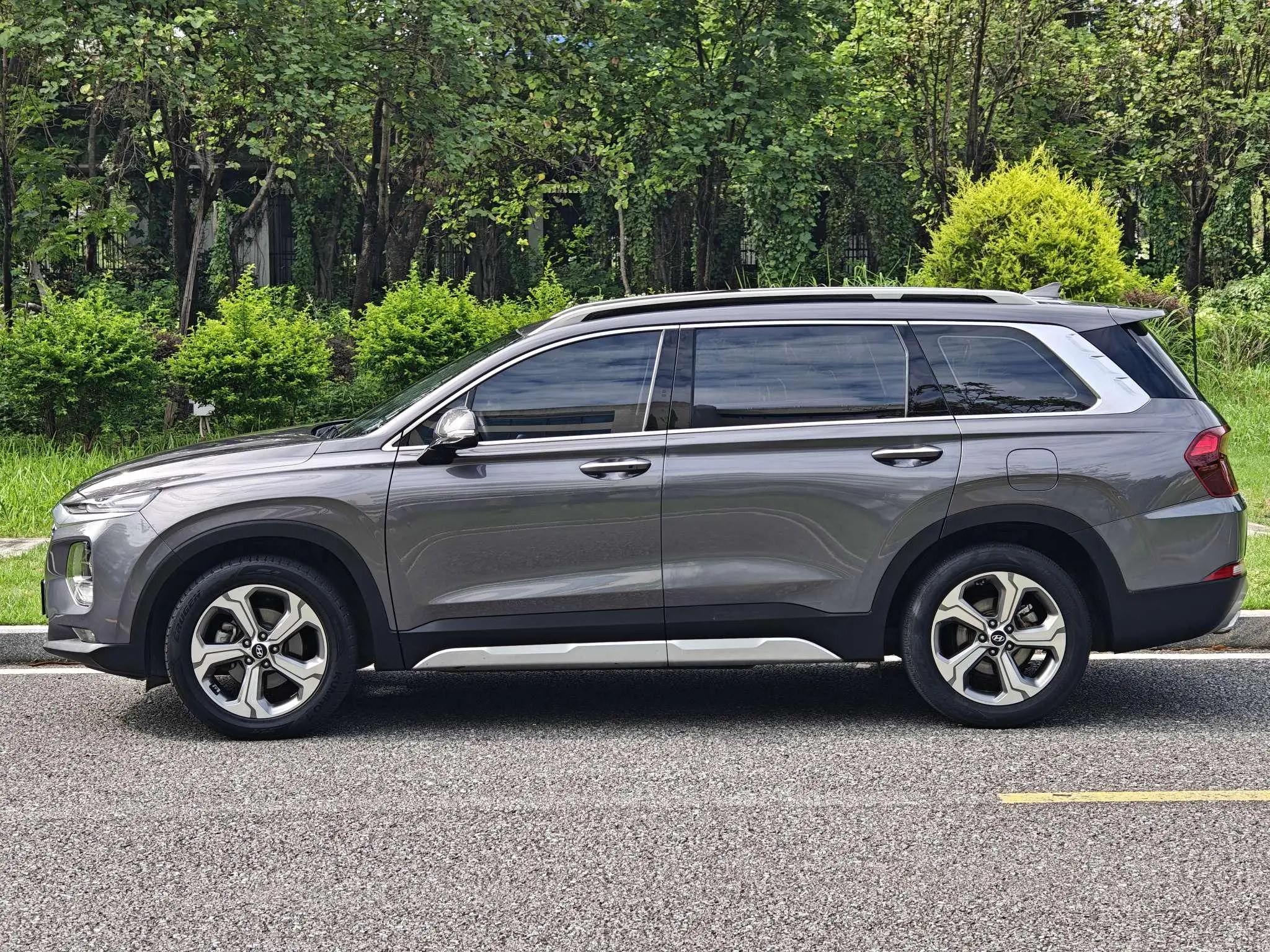Hyundai Shengda 380 TGDi GLS automatic two-wheel drive deluxe edition Country V