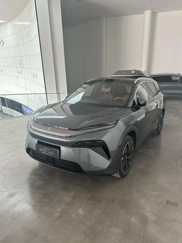 BYD Tang L DM DM-p 175KM four-wheel drive drone player version