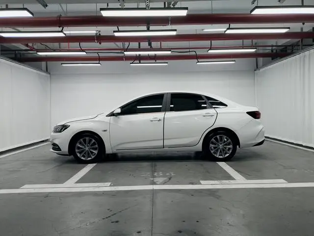 Chevrolet Cruze 320 automatic Enjoy Skylight version