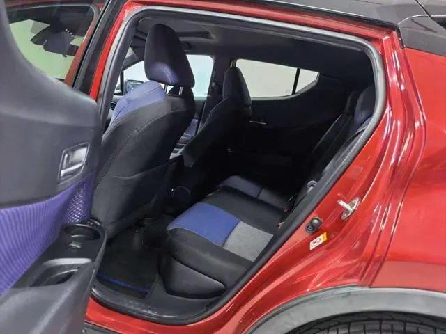 TOYOTA Toyota C-HR 2.0L Luxury sunroof version Country V
