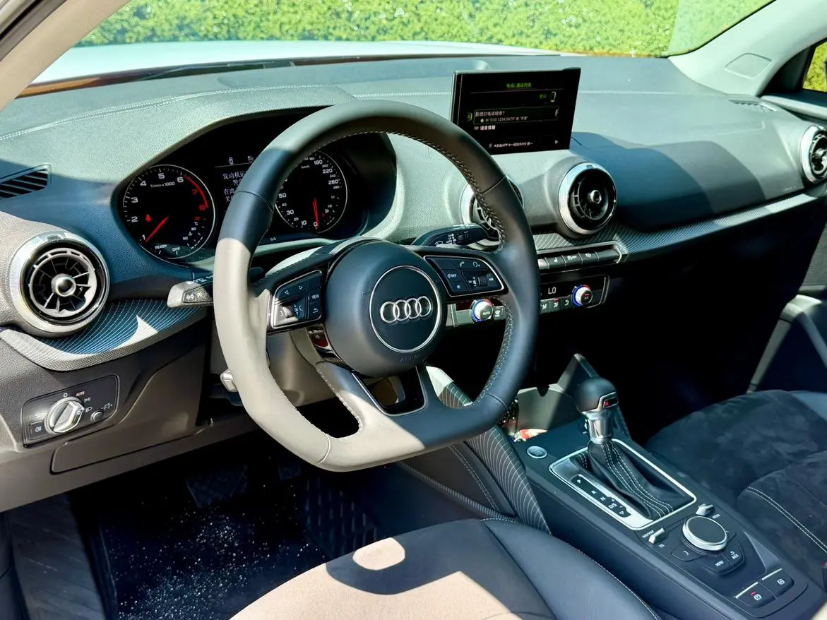Audi Audi Q2L 35 TFSI fashion and elegant