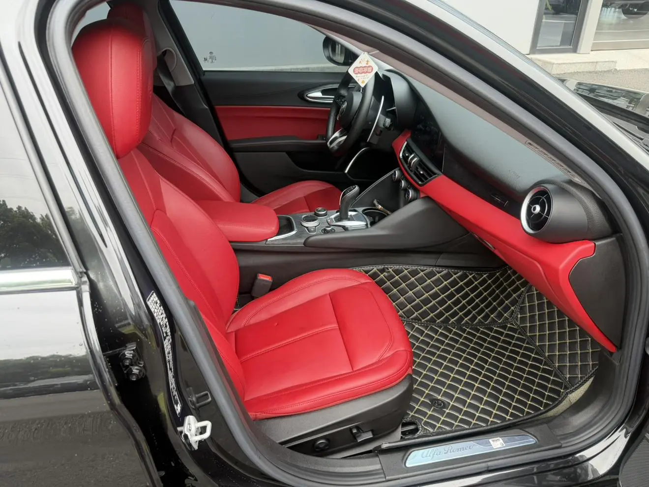 Alfa Romeo Giulia 2.0T 280HP Track Limited Edition