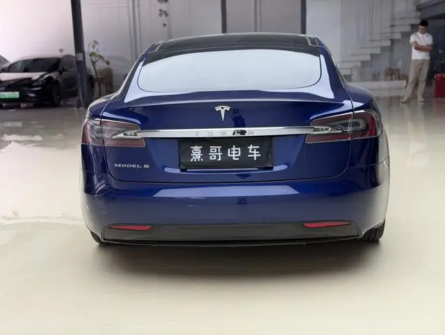 Tesla Model S 75D Standard battery life version